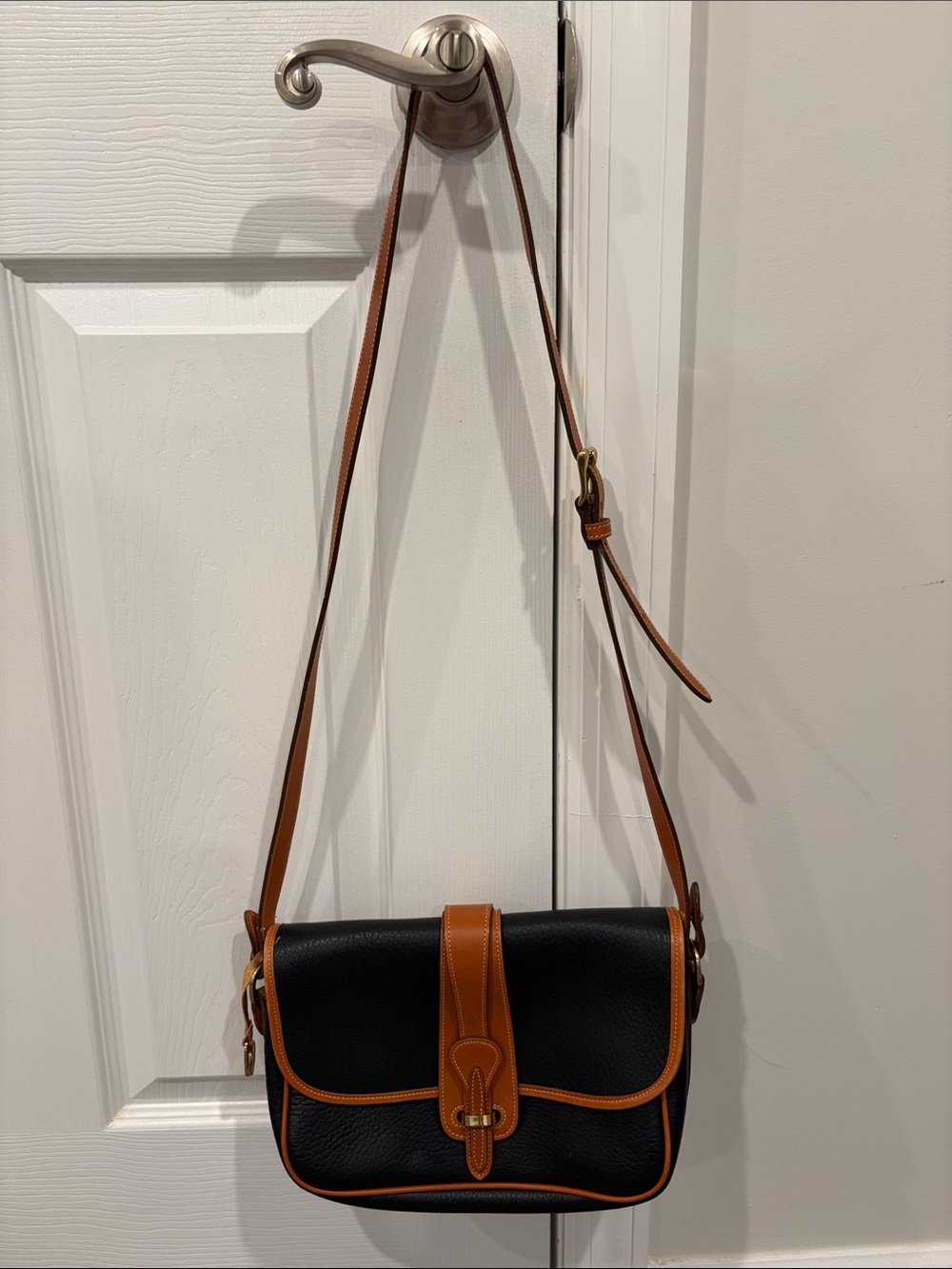 Vintage Dooney & Bourke All-Weather Leather Equestrian Crossbody Bag    lux bags